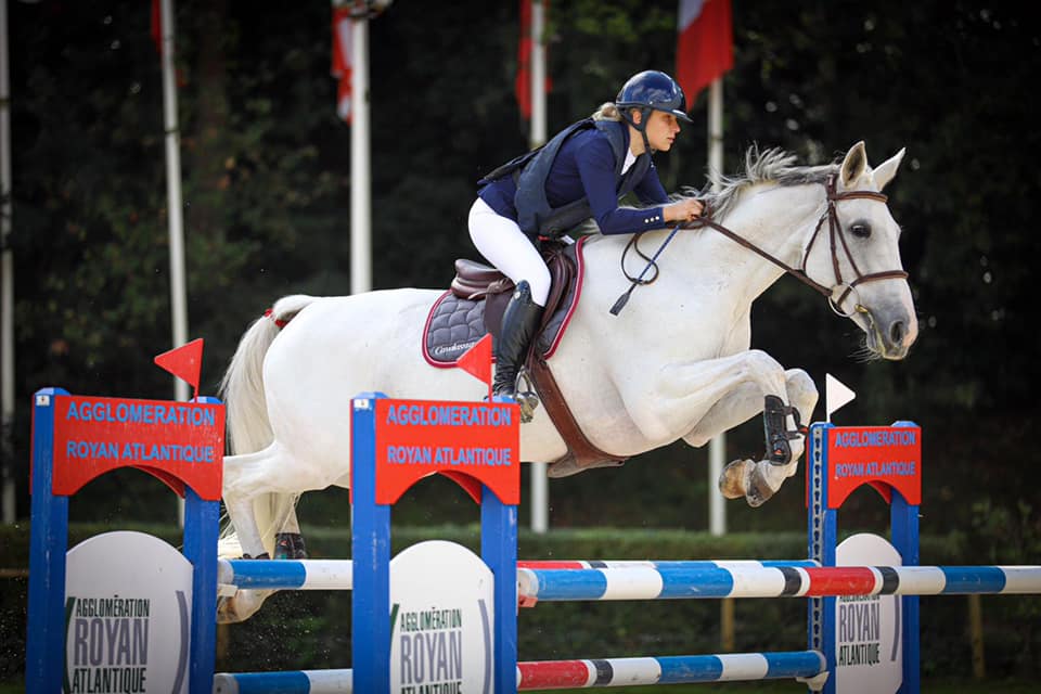 cheval saut concours