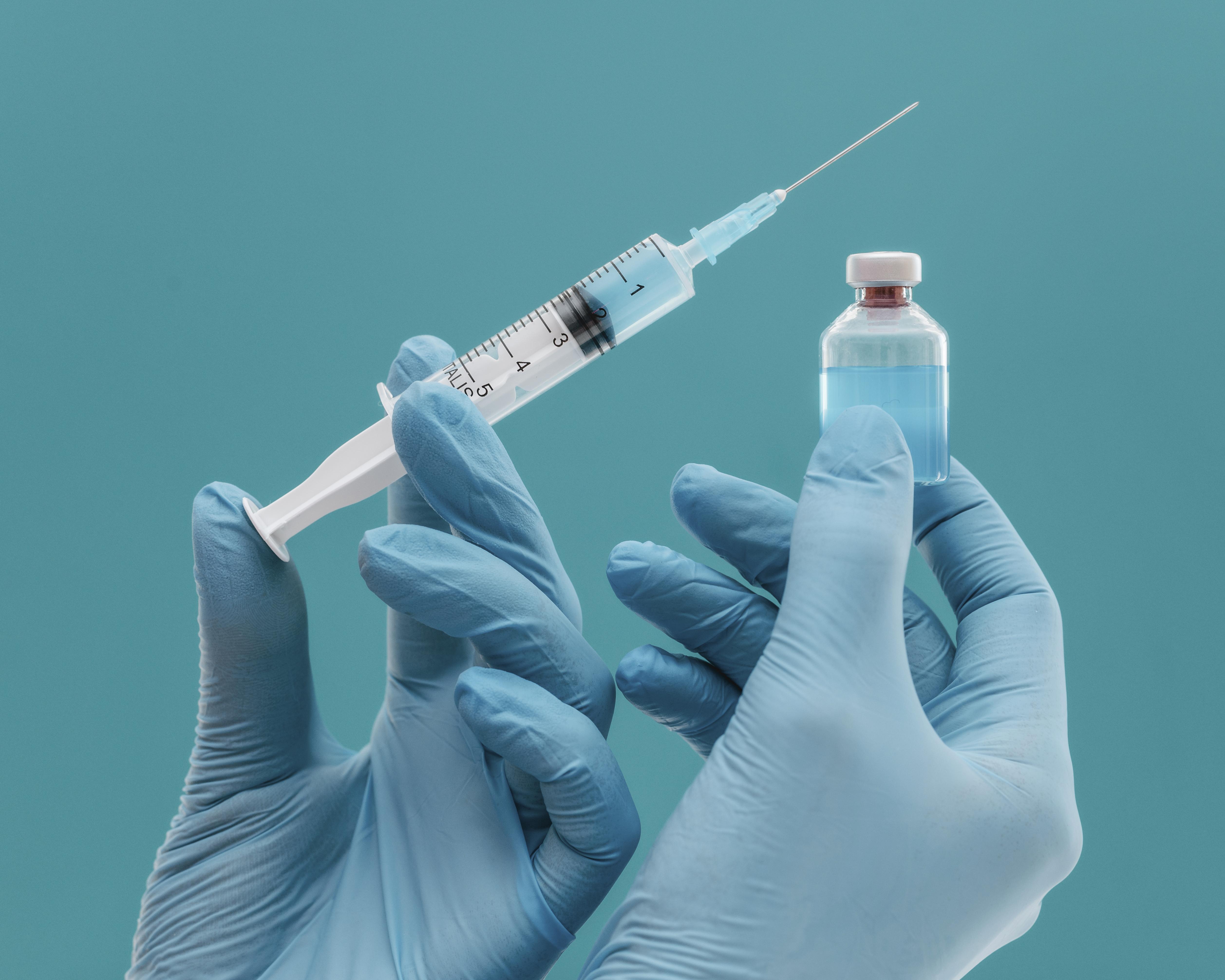 vaccin seringue gants